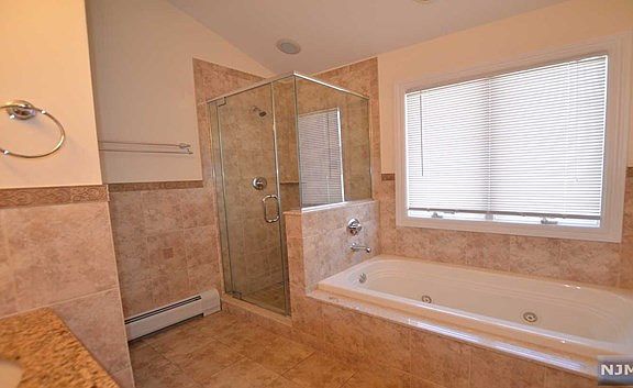 4th image of 427 Washington Ave #427