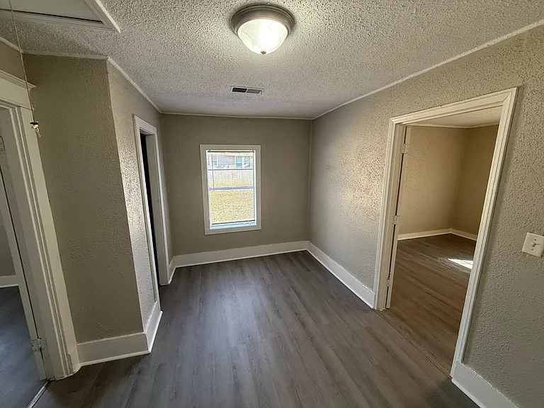 2673 Midland Ave — Photo 7