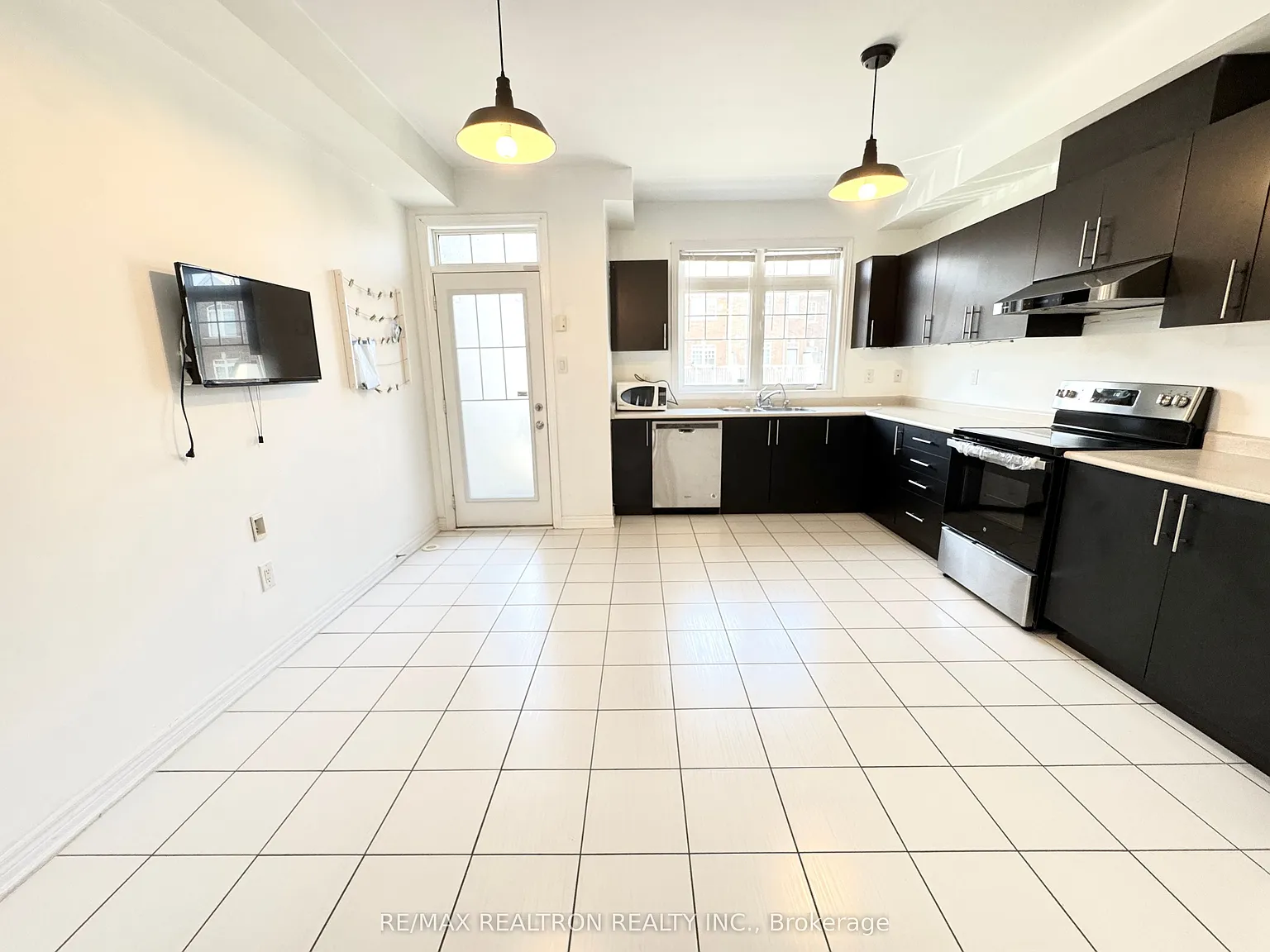 3 bed, $3,200 — Photo 4