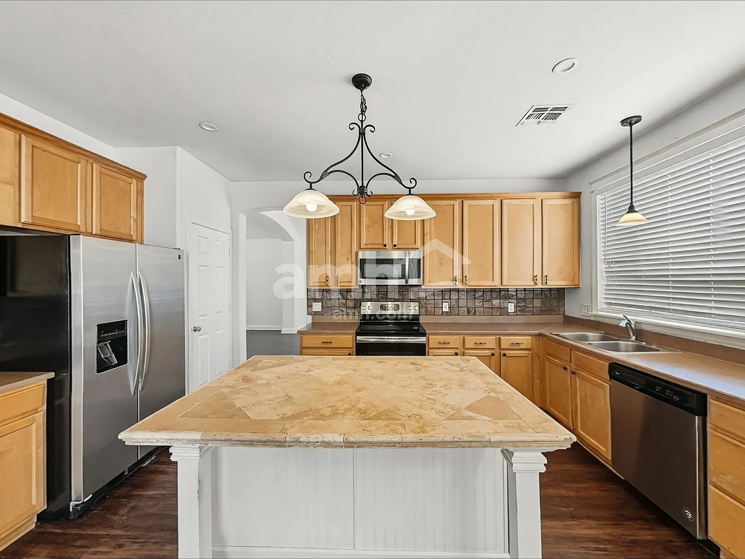 5 bed, 3.0 bath, 2770 sqft, $2,995 — Photo 3