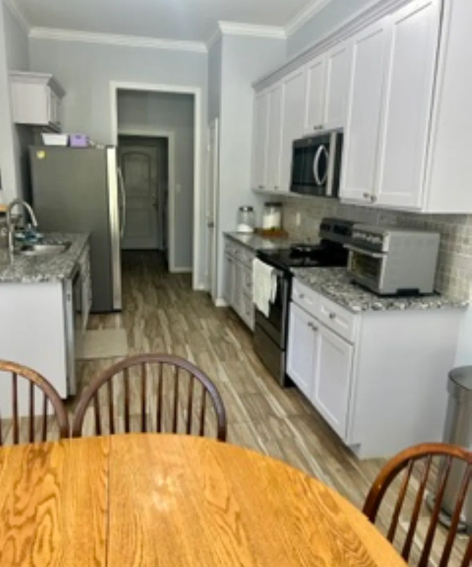 3 bed, 1966 sqft, $2,200 — Photo 4
