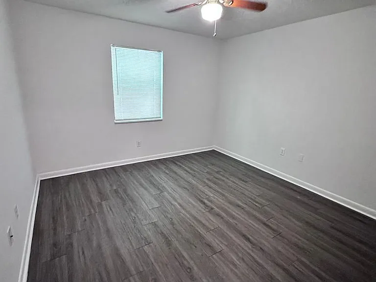 1944 Sunset Pl — Photo 11