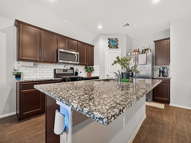 811 Petunia Falls Ln — Photo 14