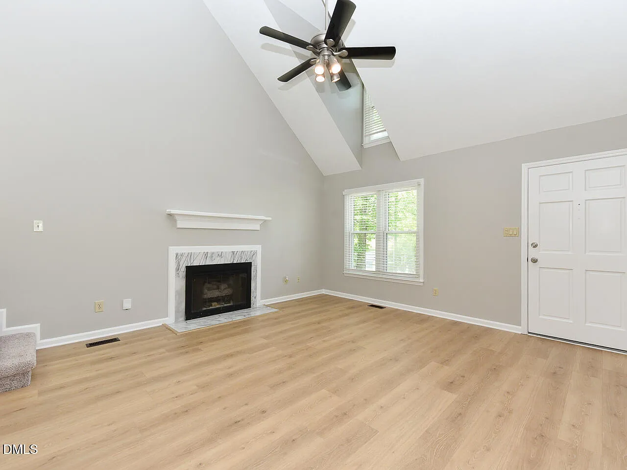 3 bed, 2.5 bath, 1360 sqft, $2,100 — Photo 3