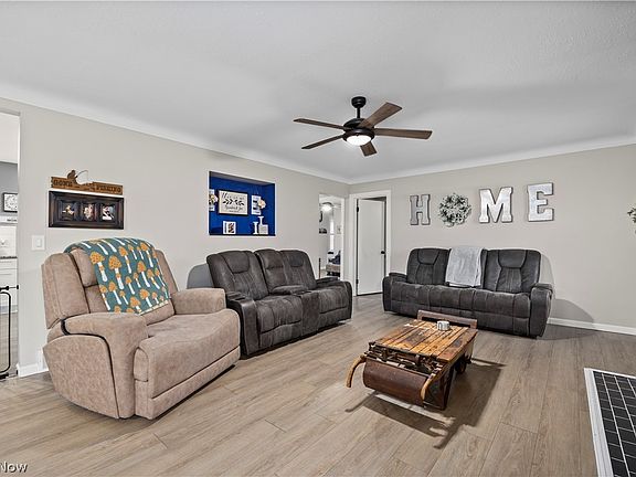 2nd image of 4001 W Ridgewood Dr