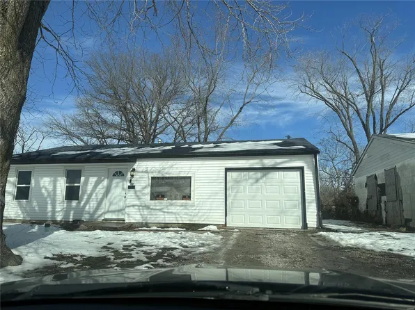 821 Saint Monica Dr, Cahokia, IL 62206