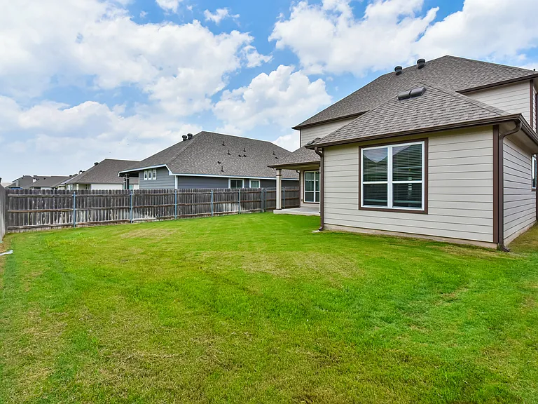 6306 Golden Gate Dr — Photo 48
