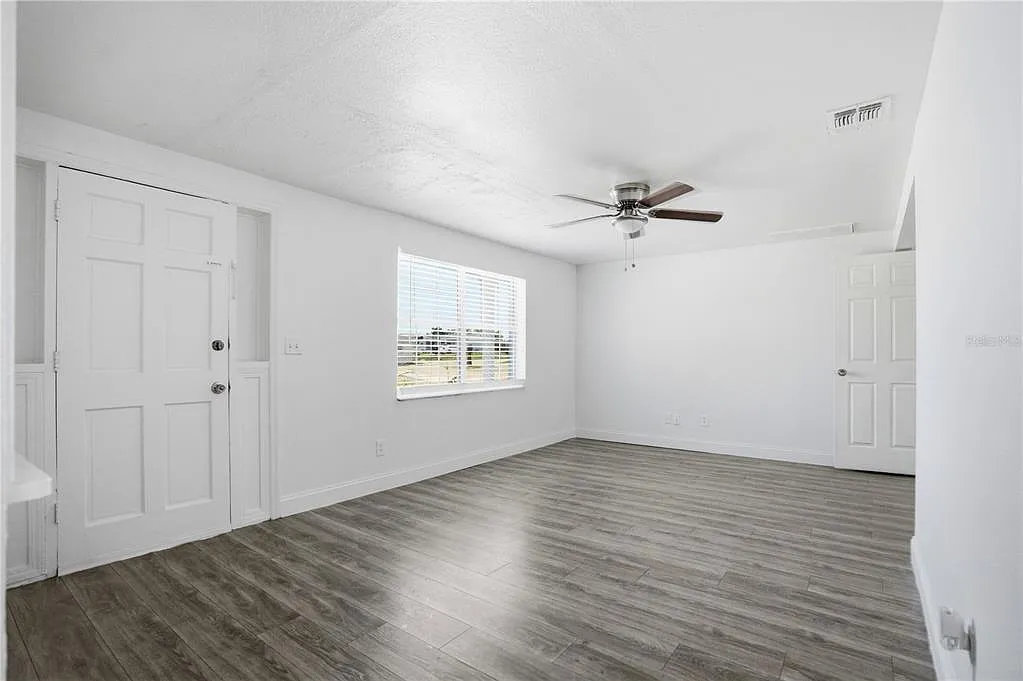 3 bed, 2.0 bath, 1340 sqft, $1,900 — Photo 4
