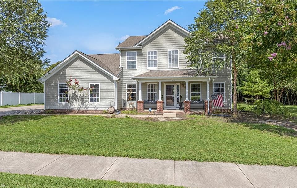 1st image of 216 Bridgewater Ct