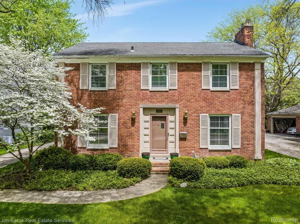 970 S Oxford Rd, Grosse Pointe Woods, MI 48236