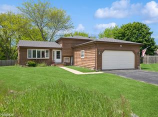 4832 Crest Ct, Waukegan, IL 60087