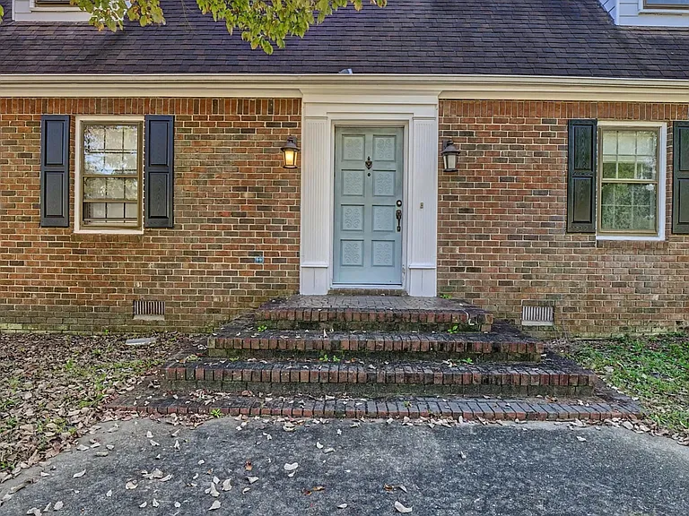 102 Bretonshire Rd — Photo 4