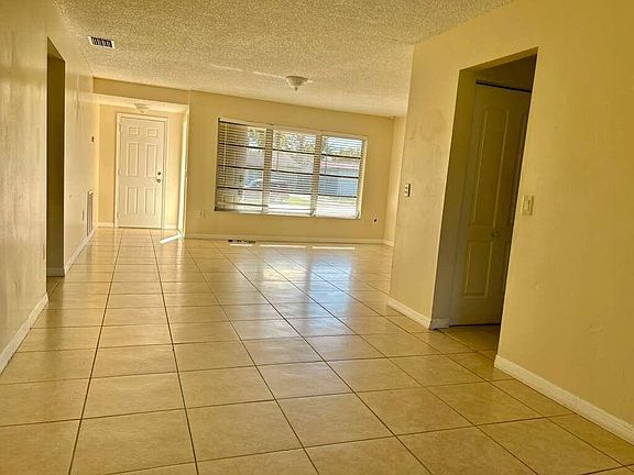 4th image of 2505 NW 105th Lane