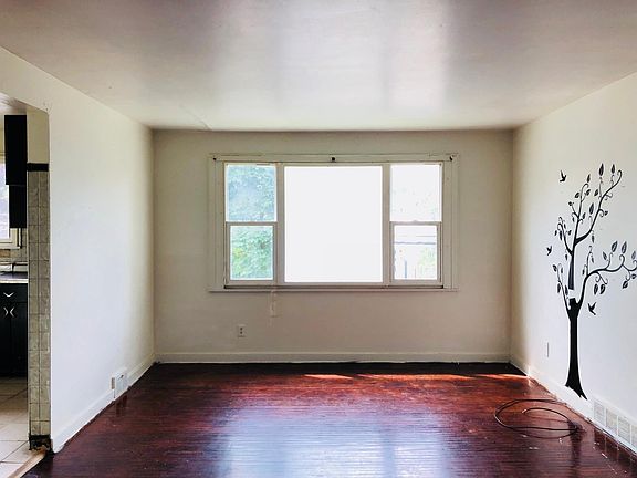 3rd image of 940 Northland Ave #2