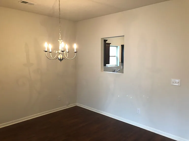 517 Tulip Ln — Photo 5