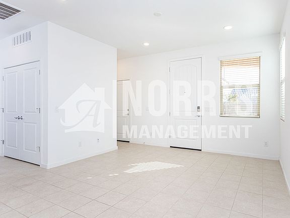 4th image of 247 S San Gregorio Ln
