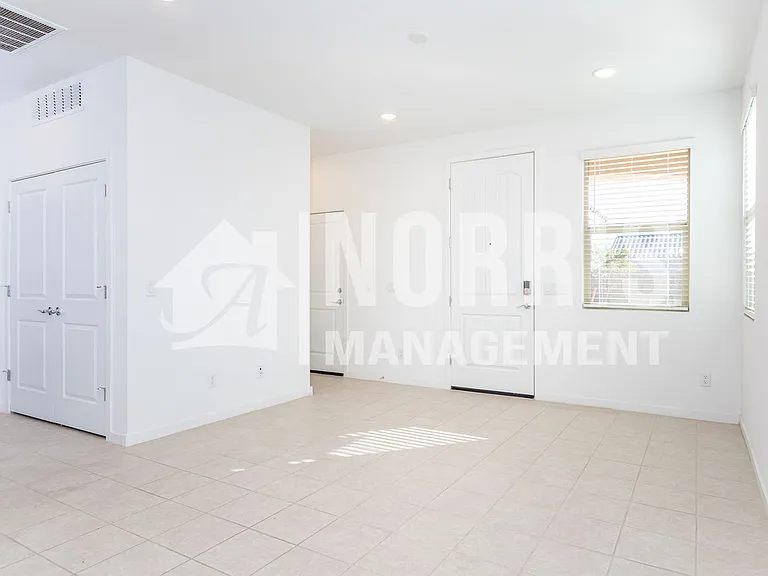 247 S San Gregorio Ln — Photo 4