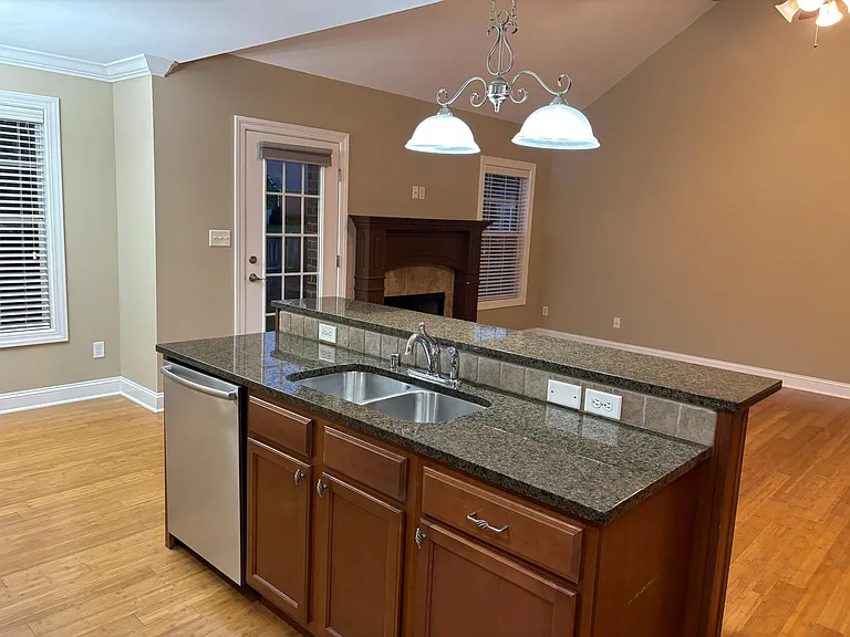 1576 Trillium Ln — Photo 7