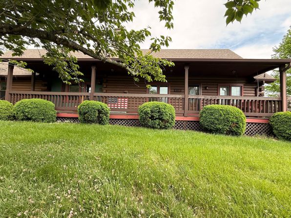 207 Lakeshore Dr