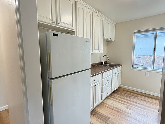 5th image of 17 Mildred Ave #17