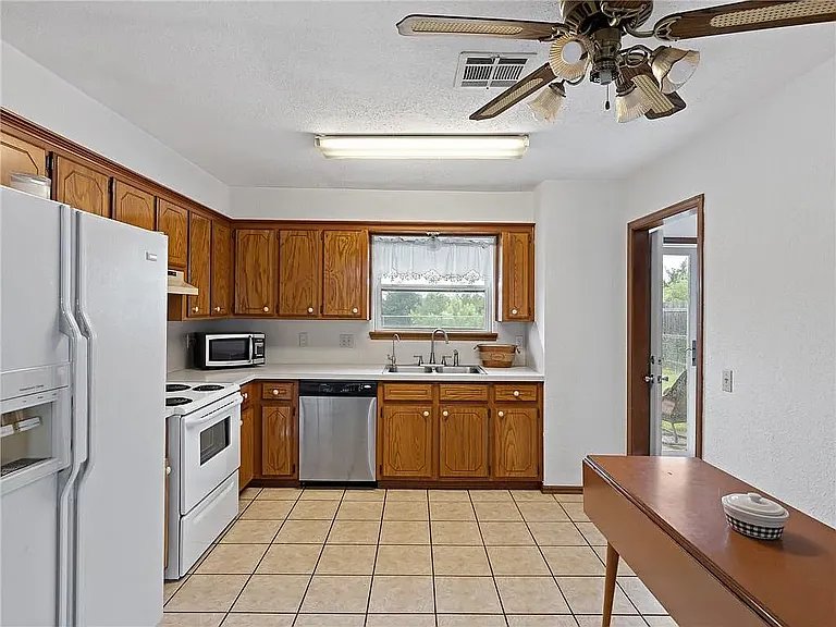 534 W Carson Dr — Photo 9