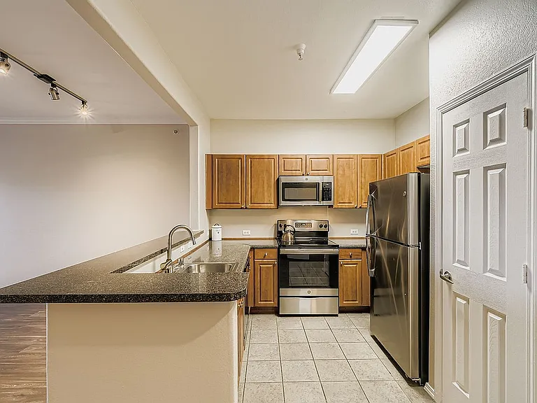 1350 Cascade Creek View #208 Malachite - Web Quality - 003 - 06 Kitchen