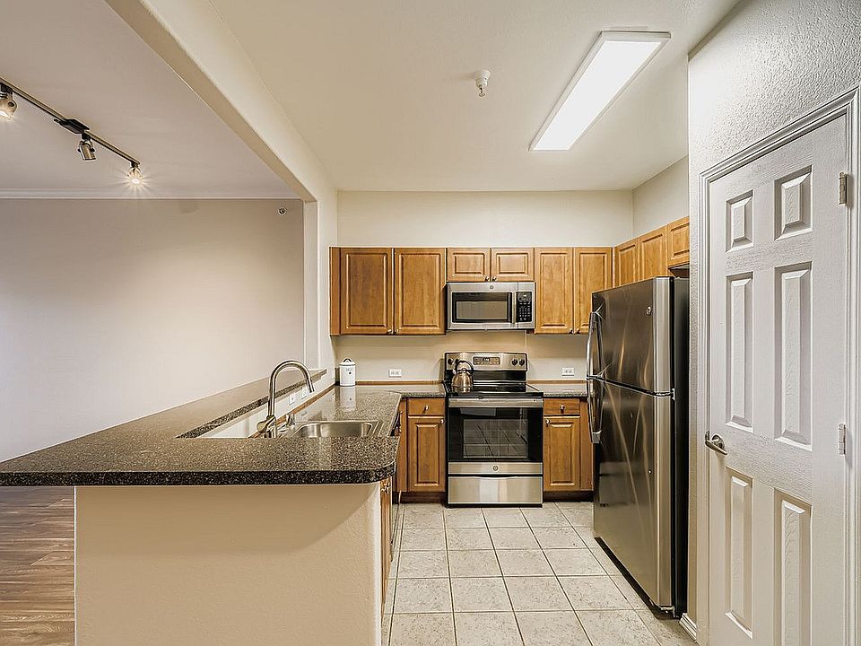 1350 Cascade Creek View #208 Malachite - Web Quality - 003 - 06 Kitchen