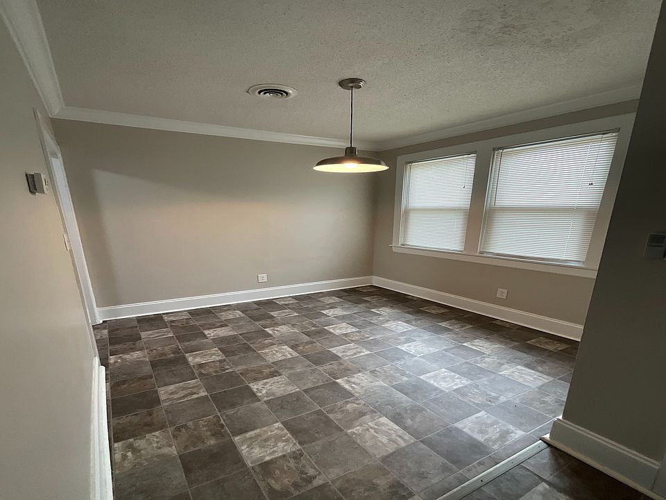 Large Garden- Dining Area