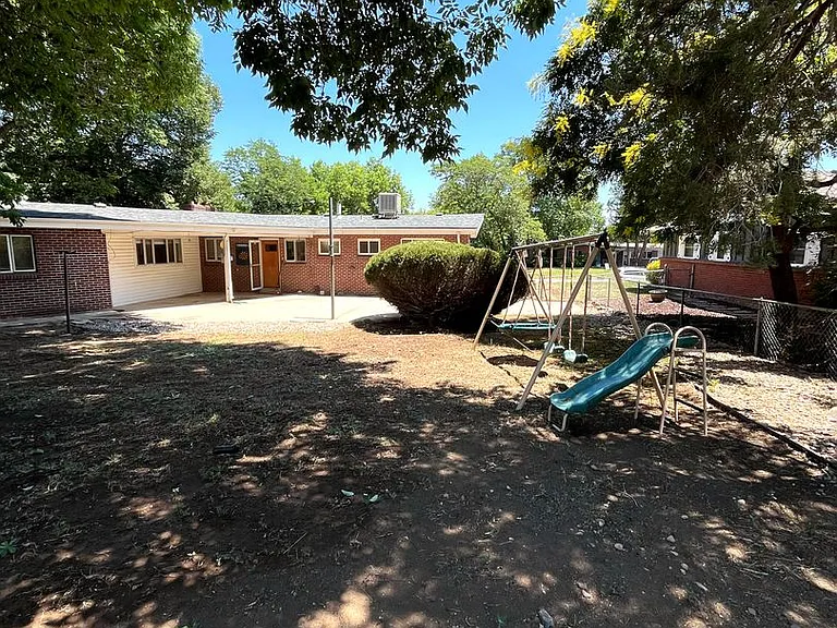 895 Holland St — Photo 4