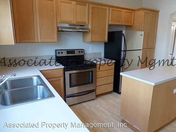 4th image of 185 SE 11th Pl
