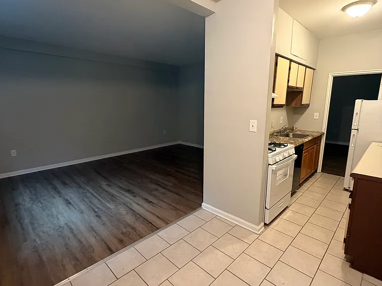 570 Whitney Ave #S — Photo 2