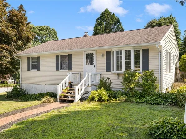 21 Sternbach St, West Warwick, RI 02893