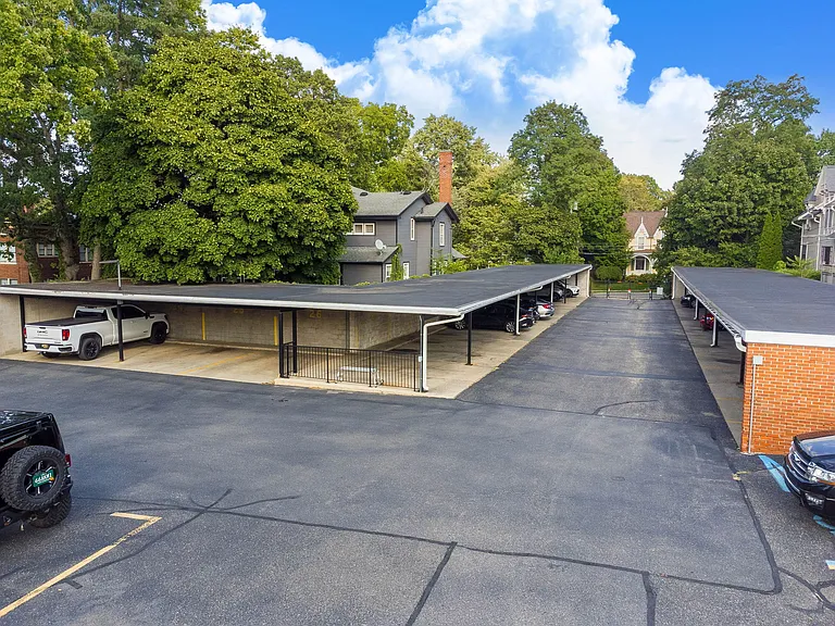 500 E Fulton St — Photo 22