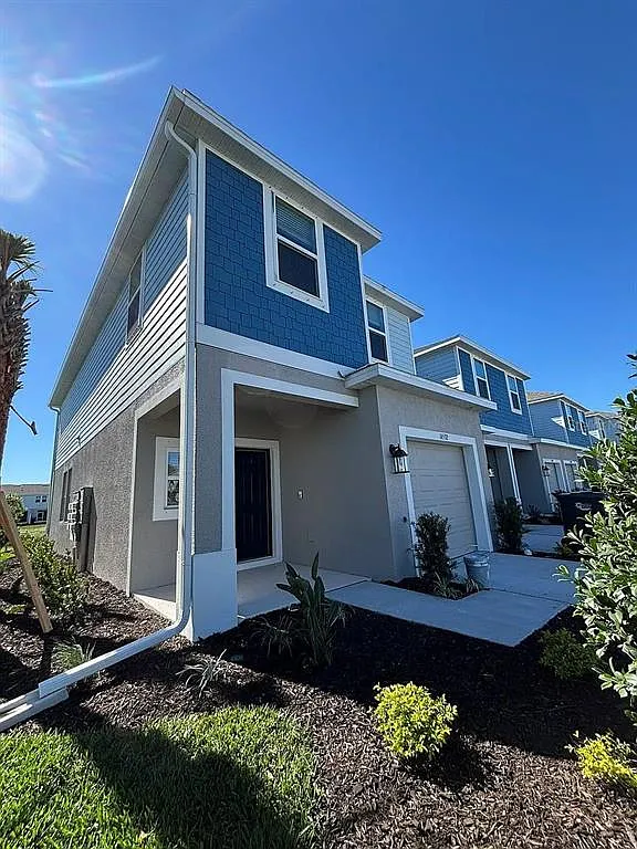 3 bed, 2.5 bath, 1555 sqft, $2,350 — Photo 2