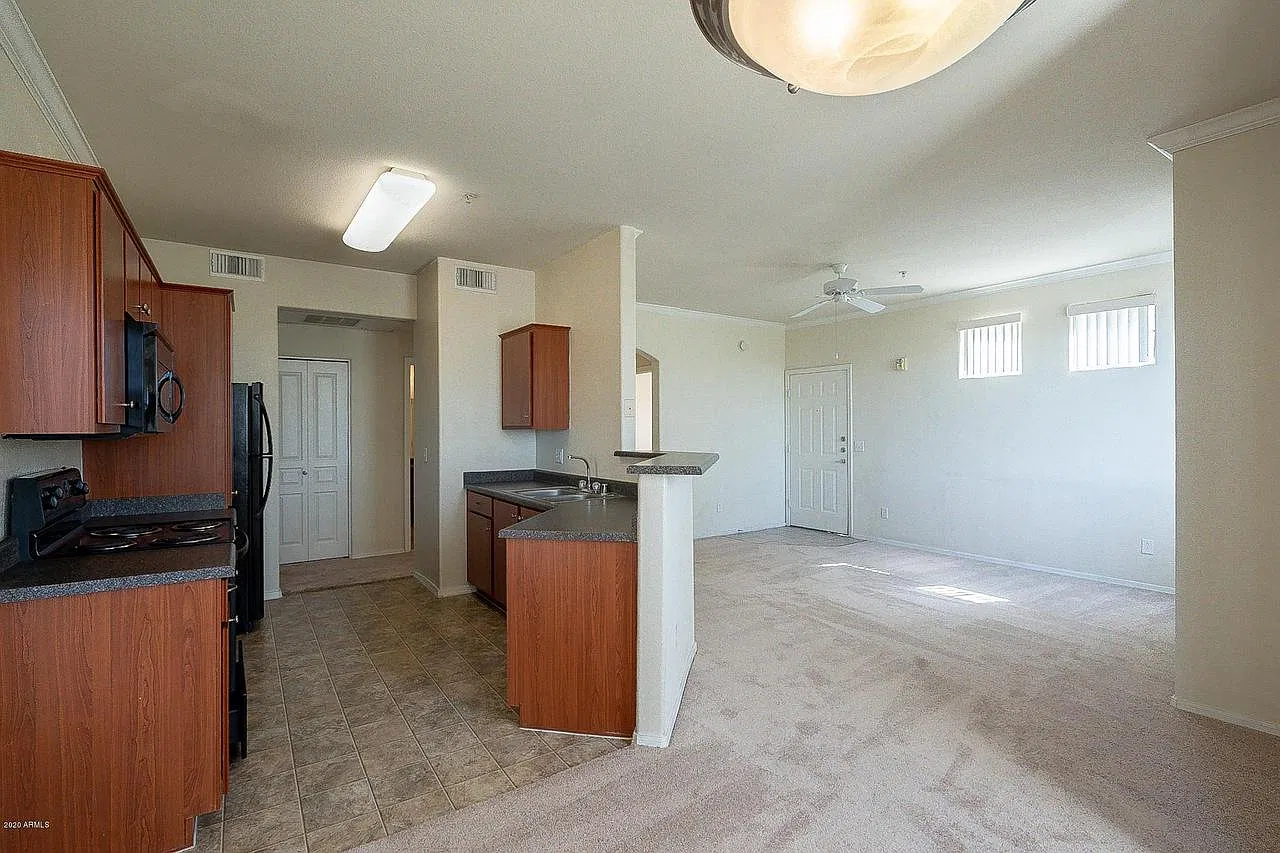 2 bed, 1058 sqft, $1,700 — Photo 3