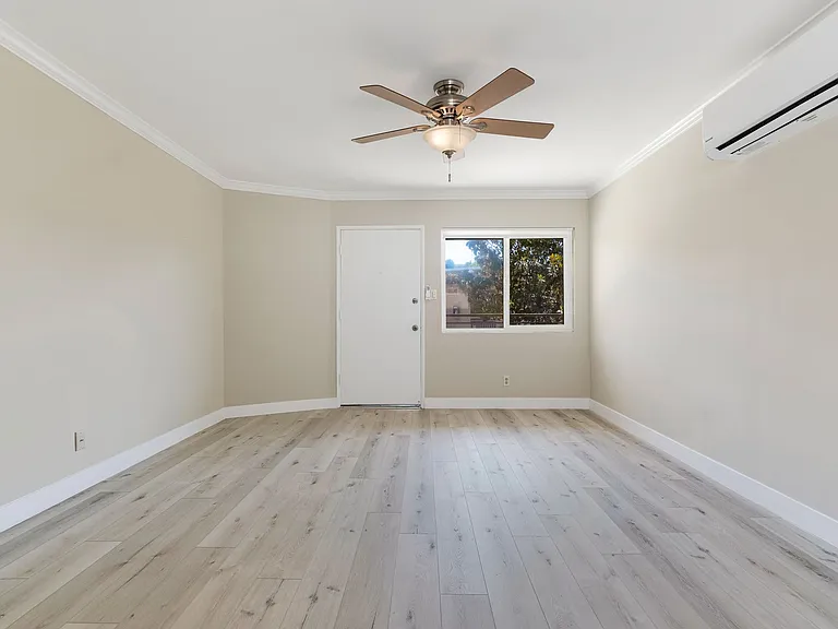 1690 E Hillcrest Dr — Photo 30