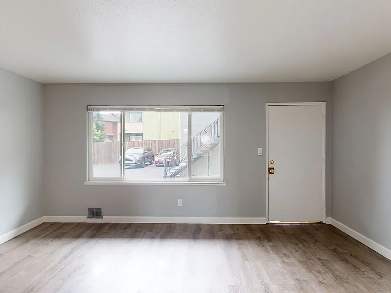 5549 Foothill Blvd — Photo 7