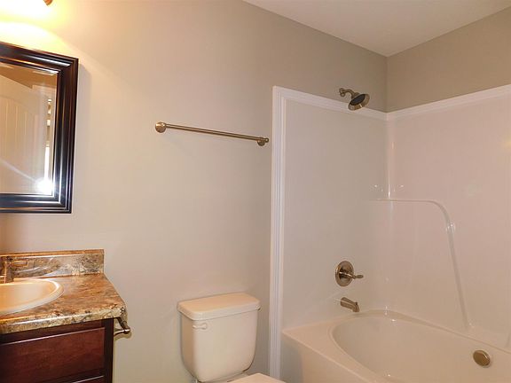 3rd image of 143 Countrybrook