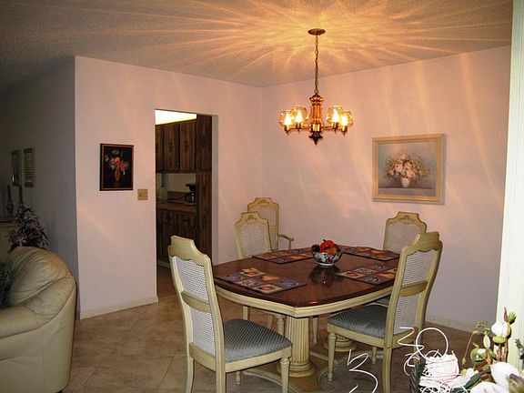 Dining area (2)