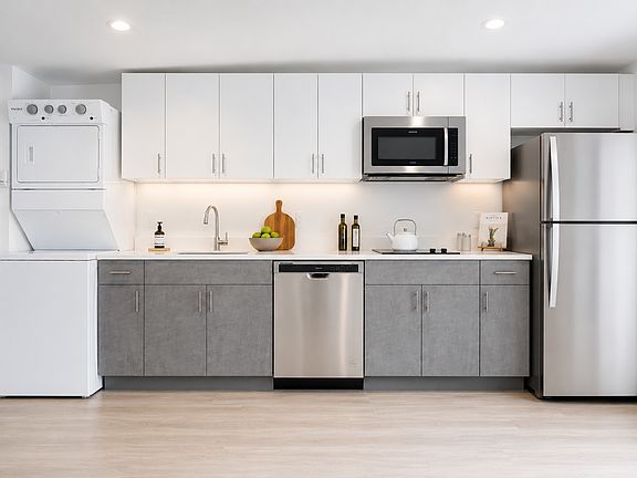 4th image of 369 W 36th St #4E
