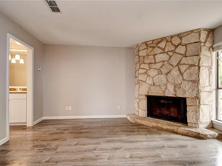 4307 S 1st St #108 — Photo 8