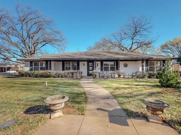 820 Bedford Ct W, Hurst, TX 76053