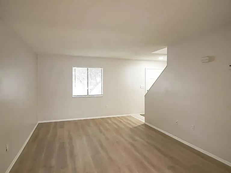 219 Debora Ct — Photo 3