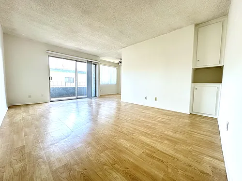 3531 Clarington Ave #5 Photo 1 3531 Clarington Ave #5 Photo 1