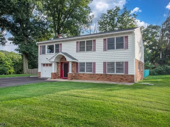 1 James Dr, Mount Arlington Boro, NJ 07856