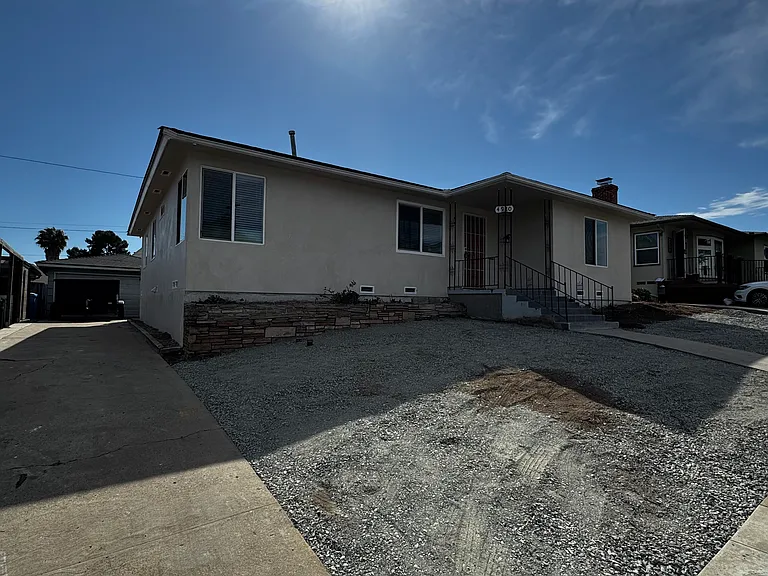 4920 Rockford Dr — Photo 1