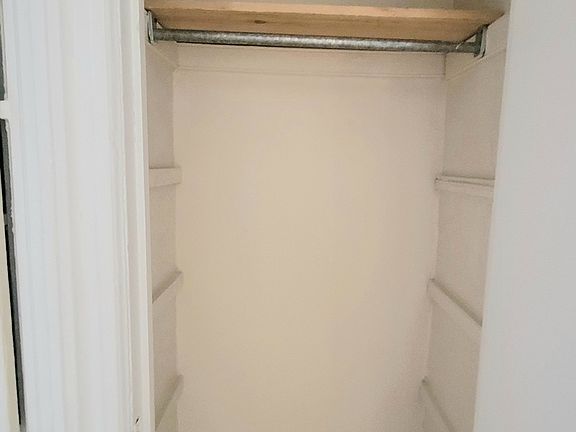 4th image of 530 Parkside Ave APT 4G
