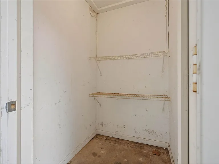 921 Kingsbury Dr #C — Photo 24