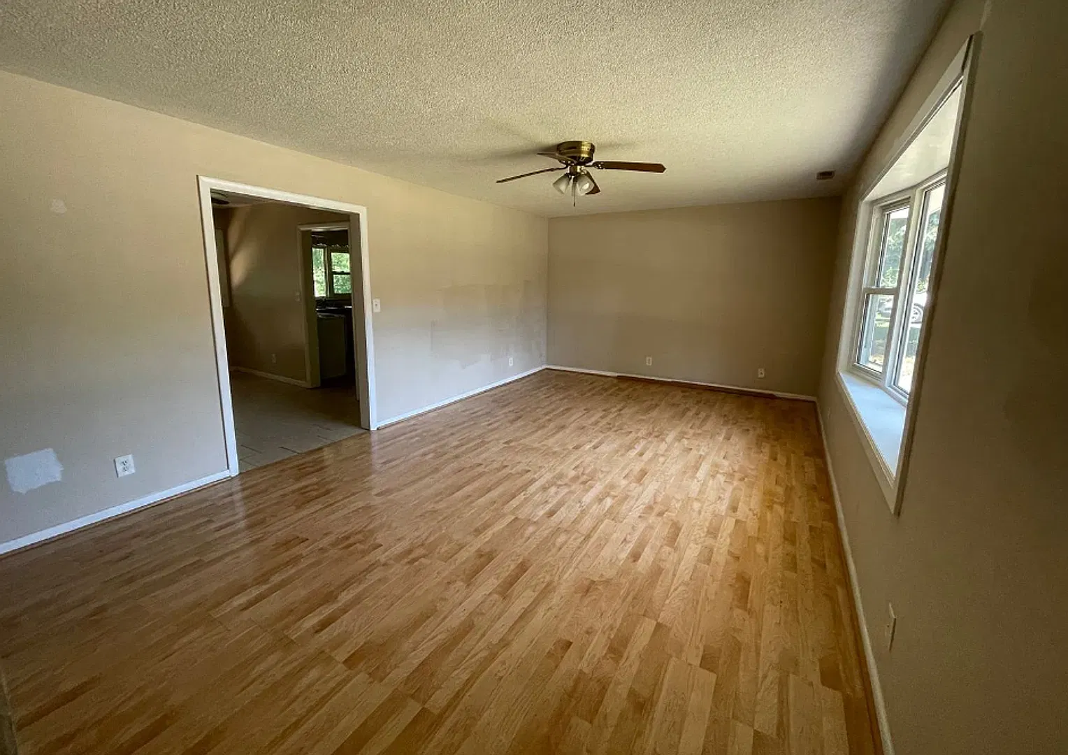 3BR Home Close to Campus with Washer/Dryer Provided, Back Deck, & Attached 1-Car Garage - No Appl... — Photo 3
