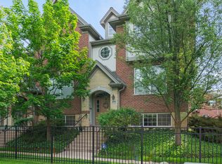 220 River Front Dr, Mount Prospect, IL